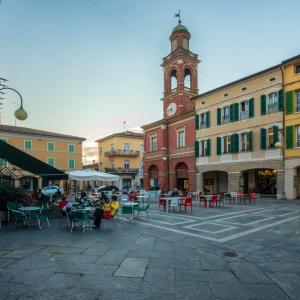 Piazza Farini Russi